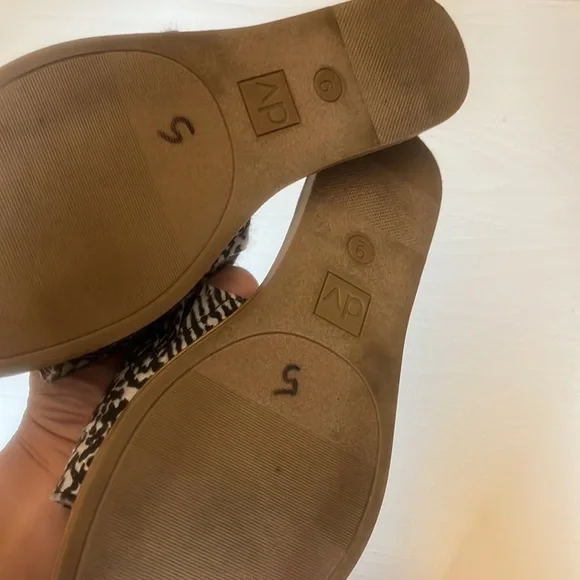 2 pairs of slide sandals - Picture 3 of 5